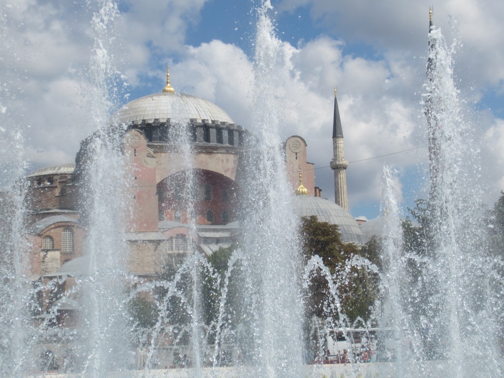 Ayasofya seen through the Sultanahmet fountain